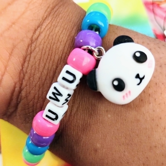 RAINBOW Kawaii UWU Kandi bracelet - Picture 4 of 4